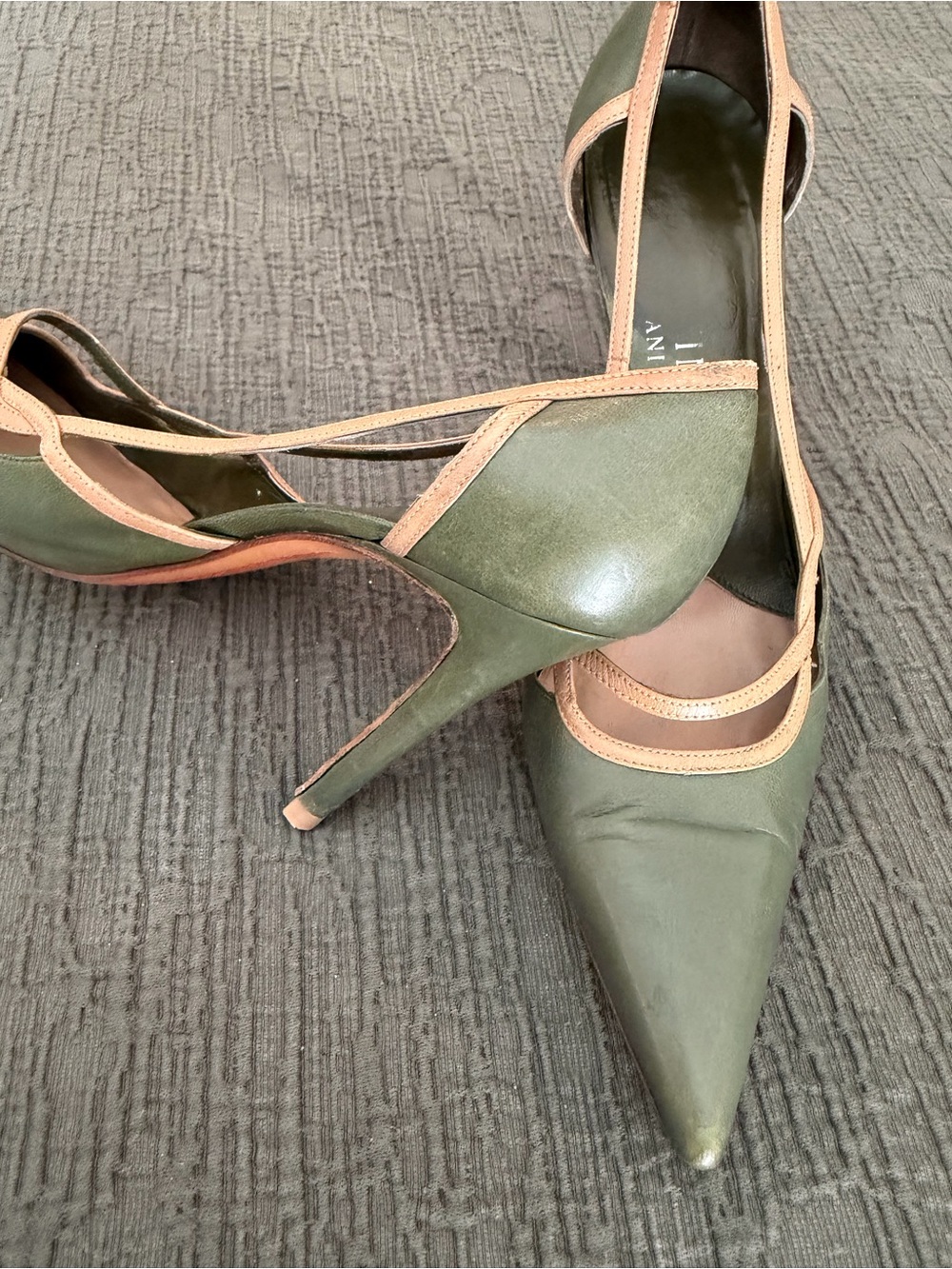 Valentino Olive Green and Tan Pointed Toe Pumps Made in Italy Vintage Classy - Picture 3 of 6
